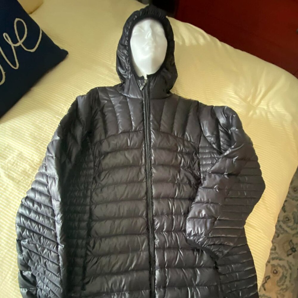 Downfilled extra light long coat size by Bianca Nygard large women